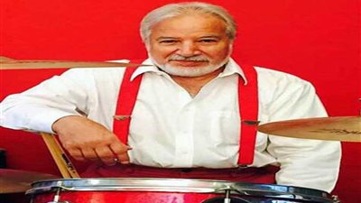 يحيى خليل يختتم موسمه الفني على مسرح 