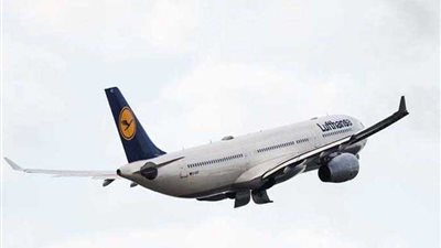 تغيير مسارات الطيران فوق المتوسط بسبب احتمال ضرب سوريا