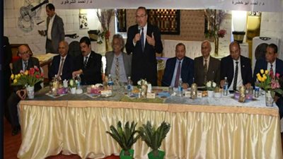 محافظ بني سويف يكرّم الأطباء الرواد في يوم الطبيب