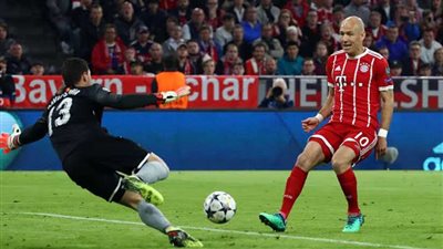 بايرن ميونيخ يؤجل حسم التأهل أمام إشبيلية للشوط الثاني