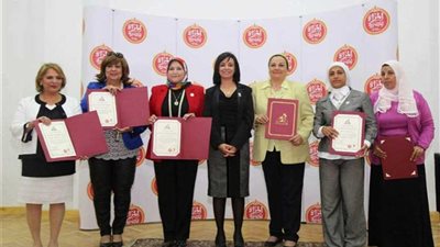 تكريم مقرر فرع المجلس القومى للمرأة بالبحيرة 