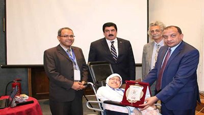 جامعة بني سويف تكرم النابغة صفــــاء طــــه كنموذج لمتحدي الإعاقة