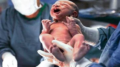 ولادة طفل صيني بعد 4 أعوام من وفاة والديه في حادث سير