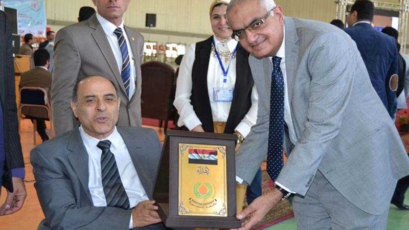 جامعة المنصورة تكرّم