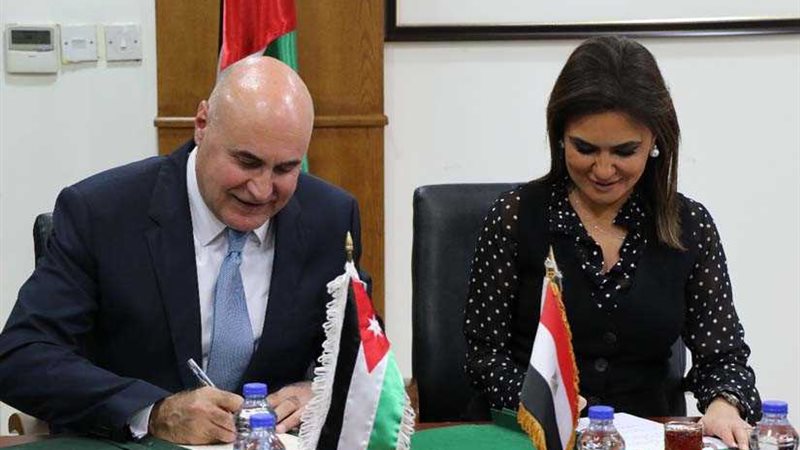 مصر والأردن توقعان