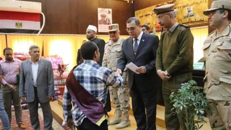 محافظ الفيوم ومدير