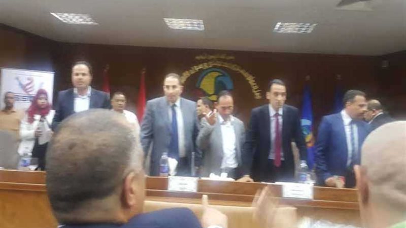 مشادات بجلسة مياه