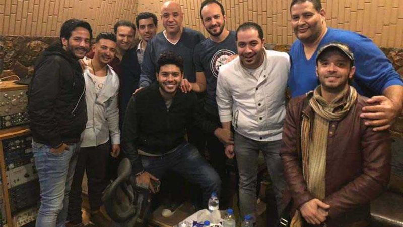 علي كل ذوق ولون ألبوم