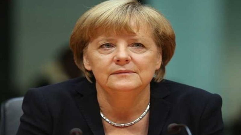 ميركل تبحث هاتفيًا