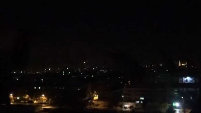 لقطات من تصدى الدفاعات الجوية السورية لضربات أمريكا وفرنسا وبريطانيا (فيديو)
