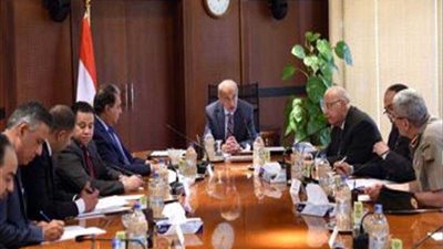 رئيس الوزراء يبحث تطوير شركات الأدوية