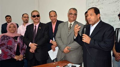 محافظ الغربية يتفقد مجموعات التقوية المجانية لطلاب الثانوية العامة