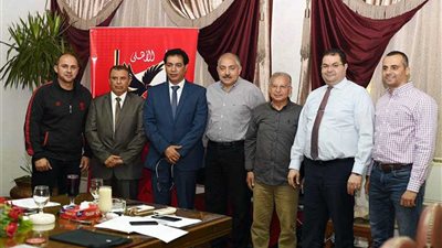 الأهلي يجدد عقد أكاديمية الكرة بالكويت