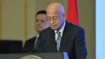 رئيس الوزراء يؤكد حرص الحكومة على التواصل مع ممثلي النقابات العمالية