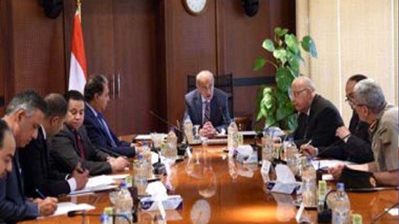 رئيس الوزراء يبحث