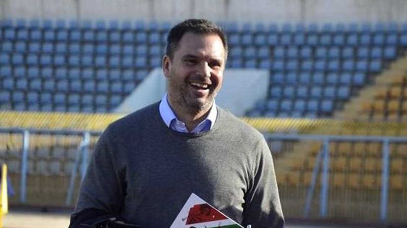 بارني يعلن قائمة