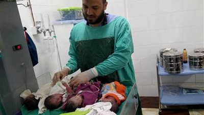 قناوية تنجب 4 توائم بصحة جيدة