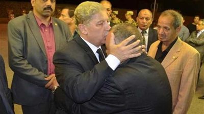 محافظ الإسماعيلية ومدير الأمن يعزيان أسرة الشهيد 