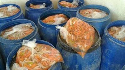 ضبط 4 أطنان مخللات غير صالحة للاستهلاك الآدمي بالبحيرة