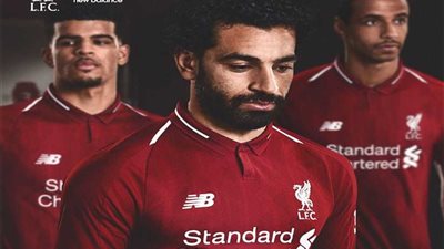 محمد صلاح يقود حملة الدعاية للقميص الجديد لليفربول