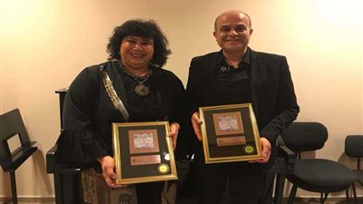 وزيرة الثقافة تتسلم جائزة 