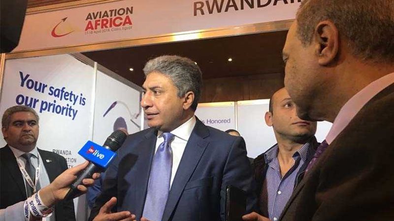 وزير الطيران يفتتح