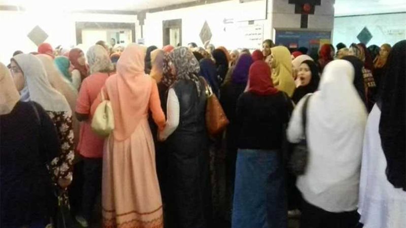 إضراب ممرضات المستشفى