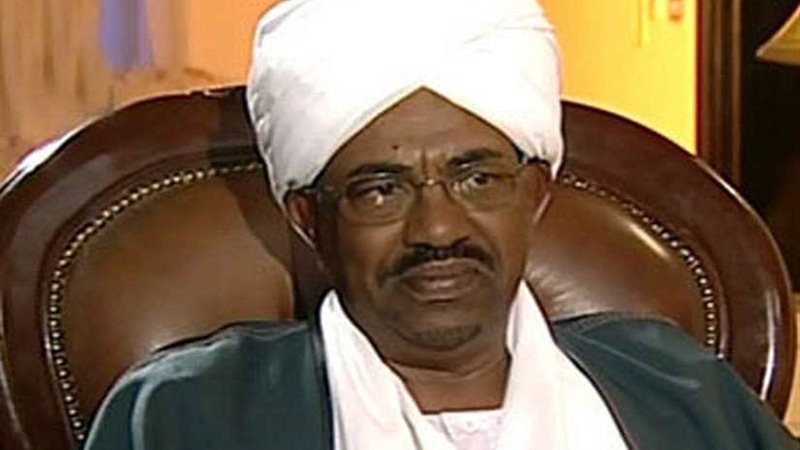 الرئيس السوداني يعفي