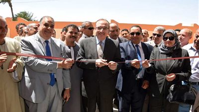 محافظ بني سويف يفتتح مدرستين بالفشن