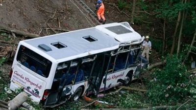 مقتل 30 شخصا في سقوط حافلة سياحية من أعلى جسر بكوريا الشمالية