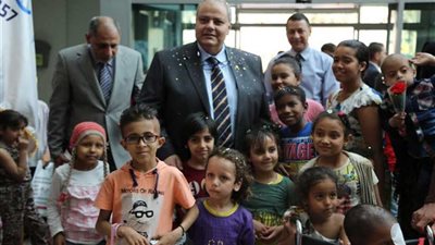 مساعد وزير الخارجية يلتقي أطفال مستشفى 