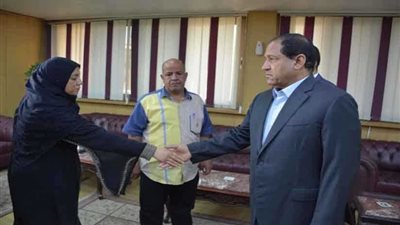 محافظ الغربية يستقبل أسرة الشهيد 