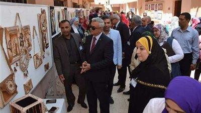 منتجات يدوية وغذائية بمعرض 