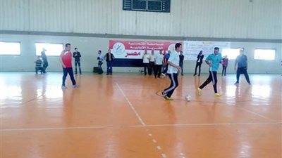 وزير التعليم يحرز هدفا باليوم الرياضي.. وفريقه يفوز 4/2