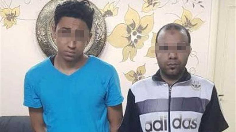 عاطلان يخطفان طفلًا