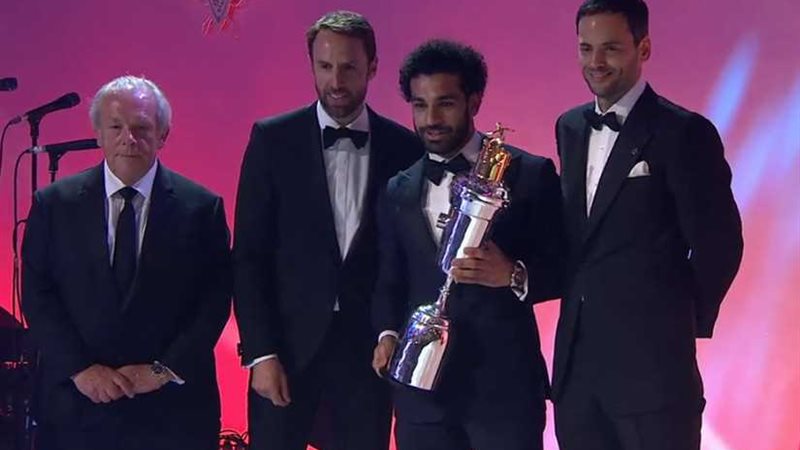 «صلاح» يتوج بجائزة