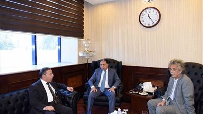 نقيب الأطباء يلتقي وزير الصحة لبحث أزمة الطبيب محمد حسن