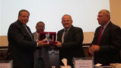 هشام عزمي يشهد افتتاح مؤتمر المكتبات بجامعة القاهرة