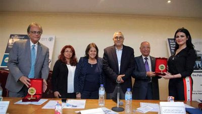 صور...تكريم دارين حداد في جامعة مصر برعاية 