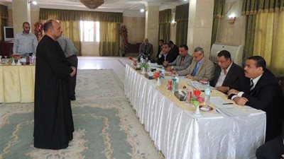 أمن المنيا يجرى المقابلات الشخصية العمد والمشايخ