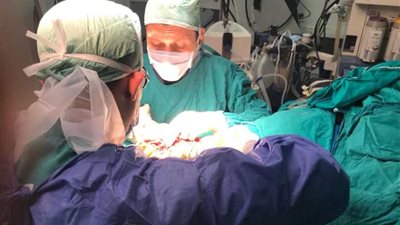 طوارئ المنصورة تنجح في إعادة توصيل ذراع مواطن لجسده