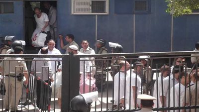 إعادة محاكمة 16 متهما بأحداث ميدان 