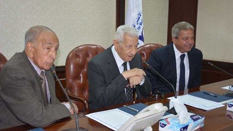 وزير الرياضة يبحث