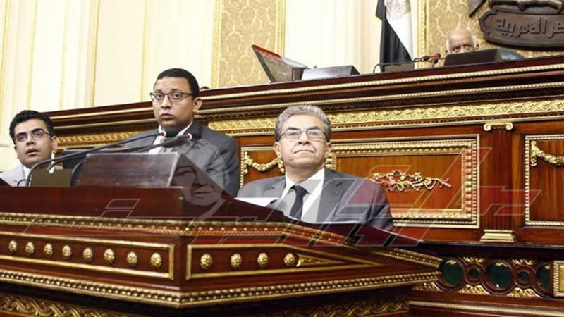 وزير البيئة يطالب