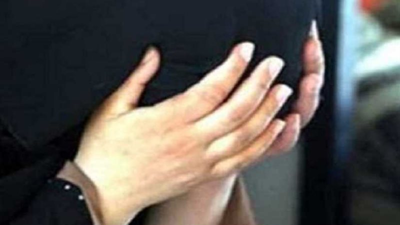 ضبط مديرة مصنع نصبت