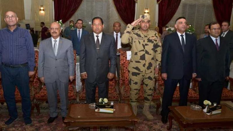 محافظ الغربية يكرم