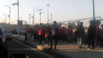 بالصور.. جماهير الأهلي خارج ستاد القاهرة