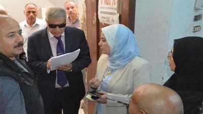 محافظ المنيا يخصص شقة لمواطن من ذوي الاحتياجات