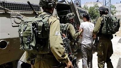 الاحتلال الإسرائيلي يعتقل ثمانية فلسطينيين من الضفة الغربية