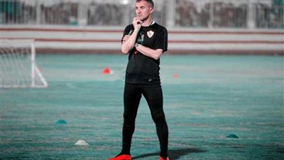 ميتشو يجتمع بلاعبي الزمالك قبل المران